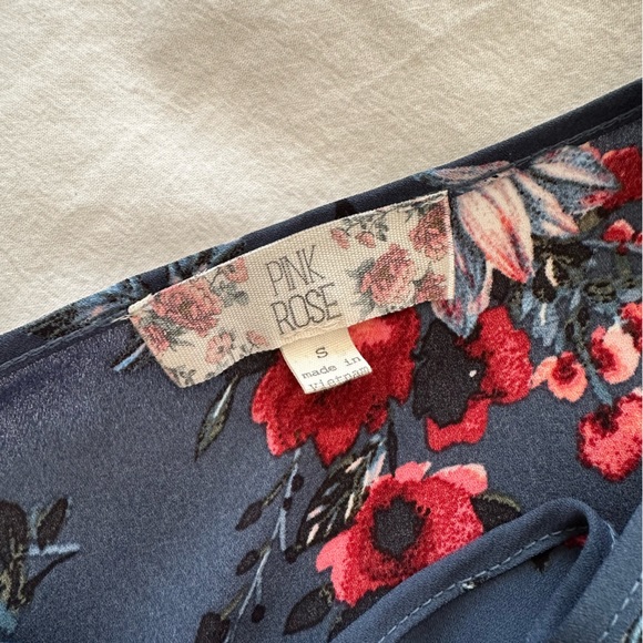 Spring Floral V-Neck Top - Picture 5 of 6